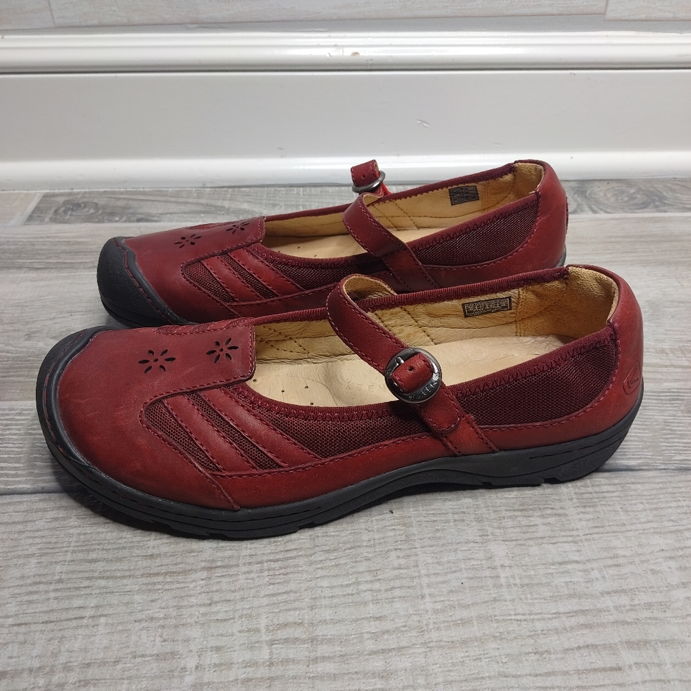 Keen Cush Mary Jane Shoes Red Burgundy Buckle Womens